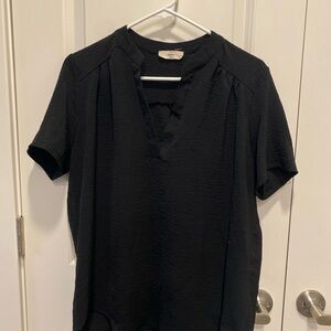 Women’s Large Black Textured Short Sleeve V-Neck Blouse